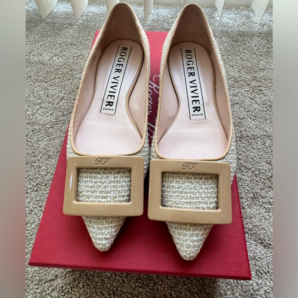 Roger Vivier Beige ballerina size 35